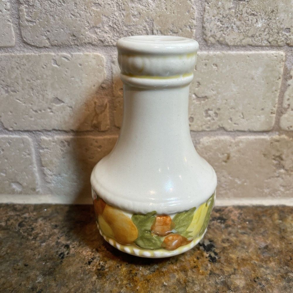 VTG Metlox Salt Shaker‎ 4.5 Inch Della Robbia Poppytrail Vernon Embossed Fruit